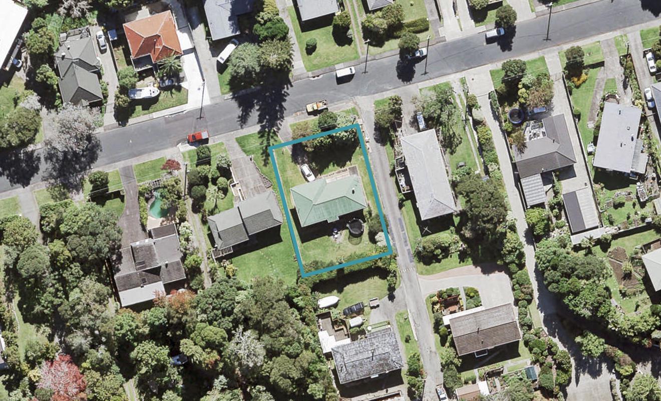 74 Cliff View Drive, Green Bay, Auckland - Carousel 1