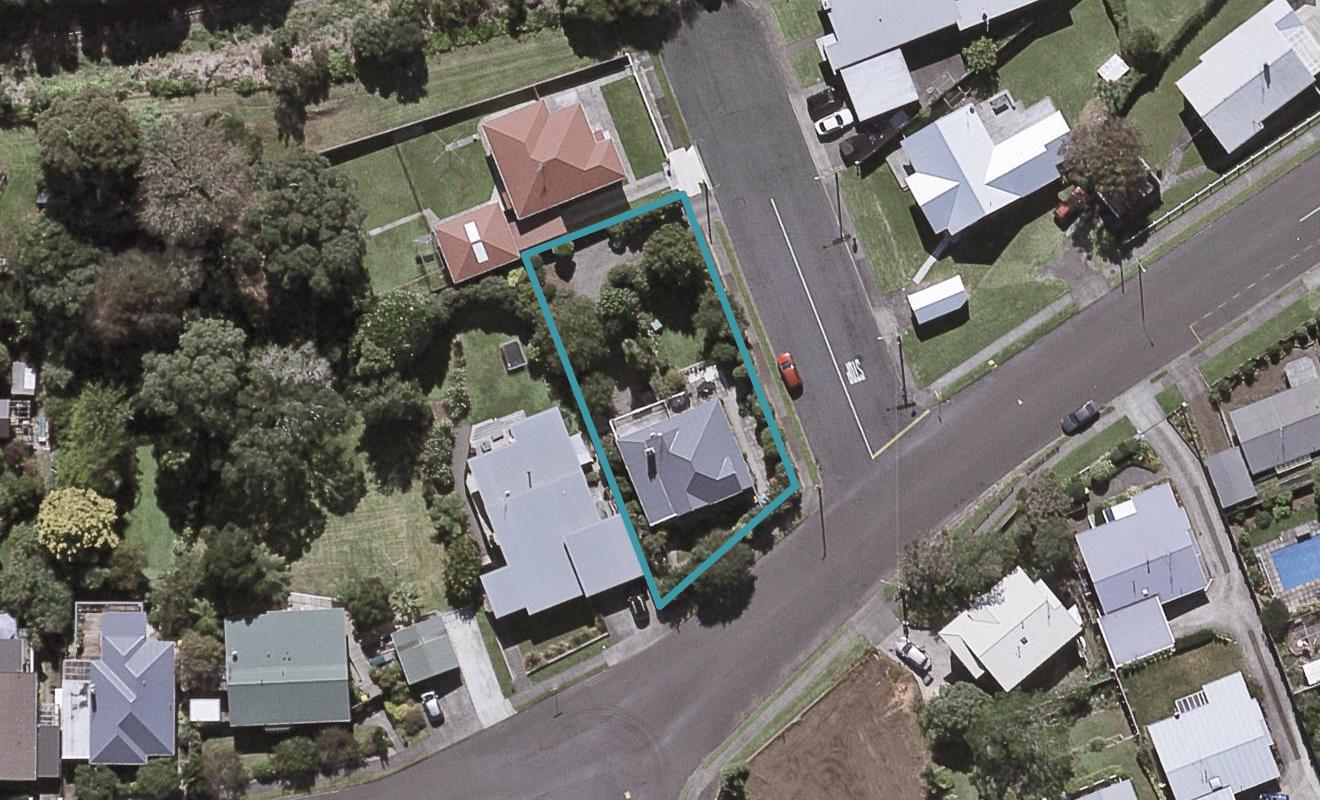 1 Neve Place, Strandon, New Plymouth - Carousel 1