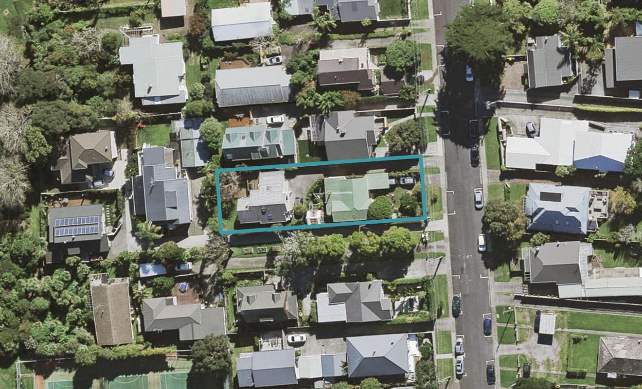 2/28 Gladstone Road, Northcote, Auckland - Carousel 1