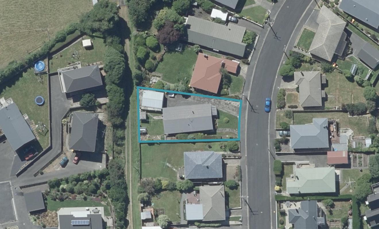 11 Charters Street, Glenross, Dunedin - Carousel 1