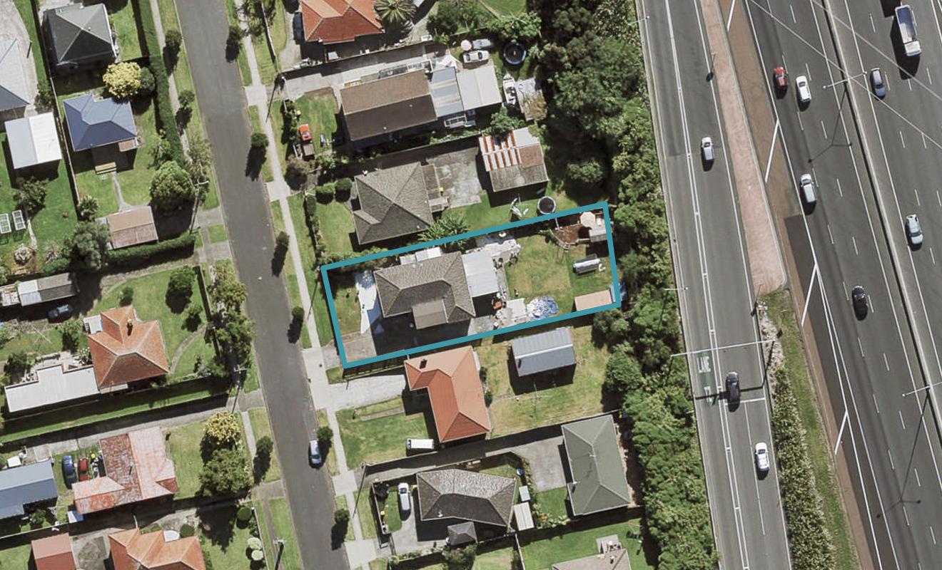 8 Crawford Avenue, Mangere Bridge, Auckland - Carousel 1