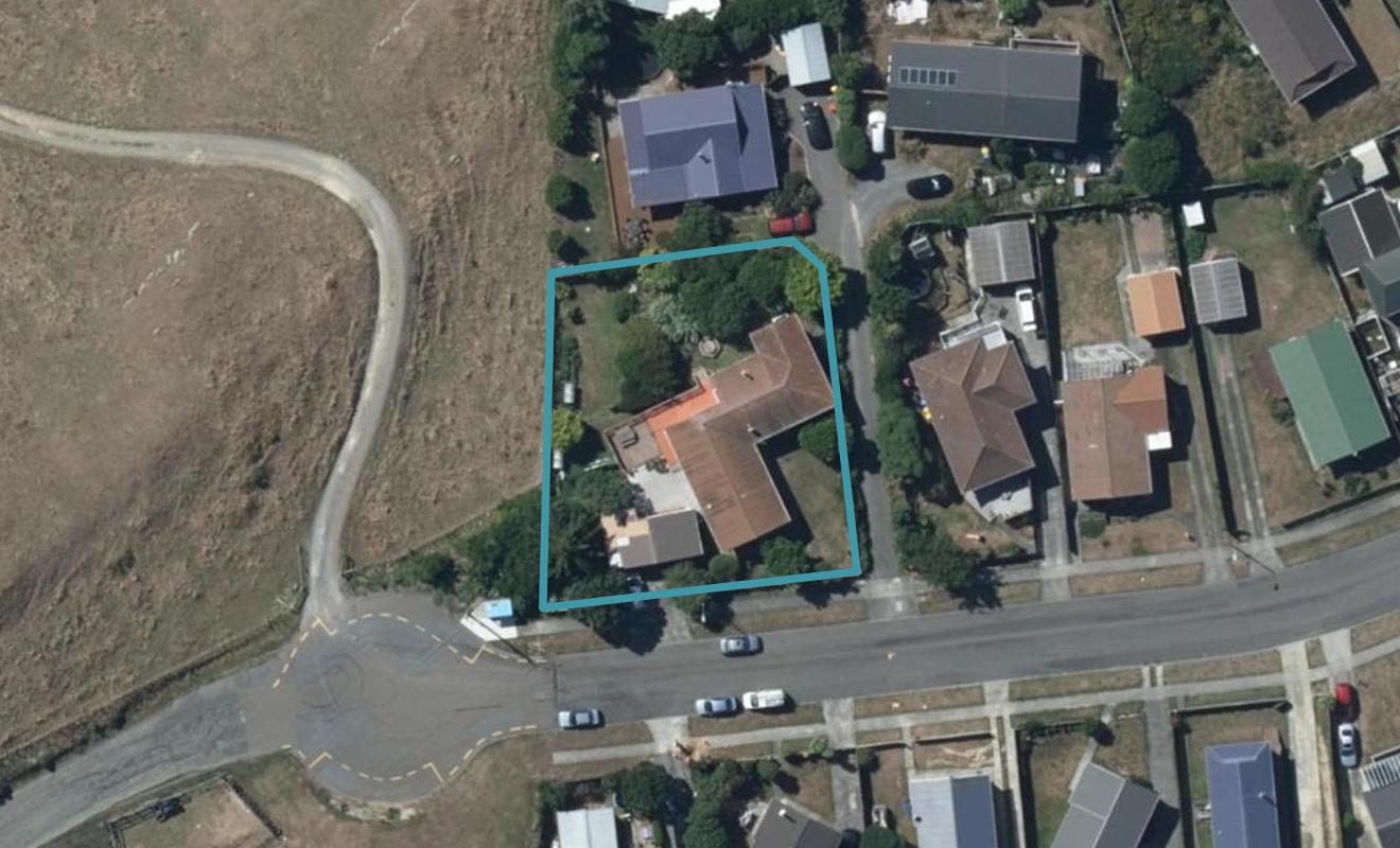 132 Pikarere Street, Titahi Bay, Porirua - Carousel 1