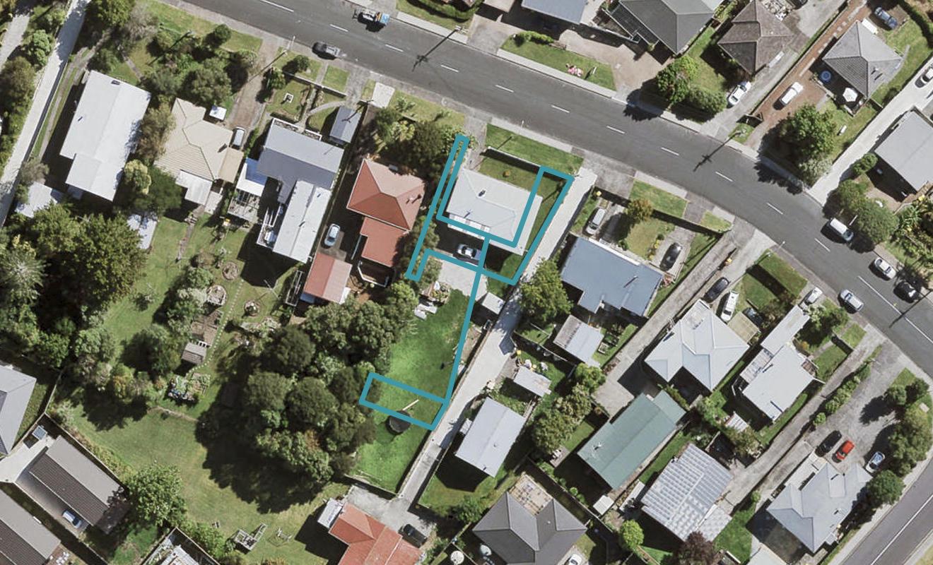 8/47 Awaroa Road, Sunnyvale, Auckland - Carousel 1