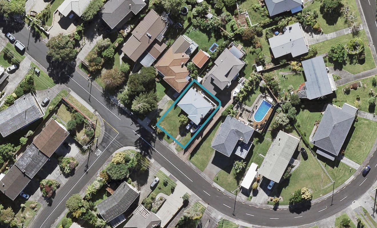 32 Jaemont Avenue, Te Atatu South, Auckland - Carousel 1