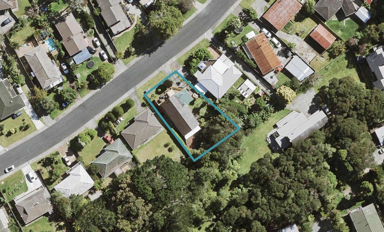 20 Staincross Street, Green Bay, Auckland - Carousel 1
