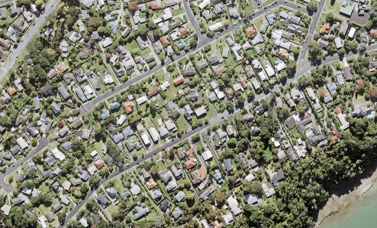 1/75 Cliff View Drive, Green Bay, Auckland - Carousel 1