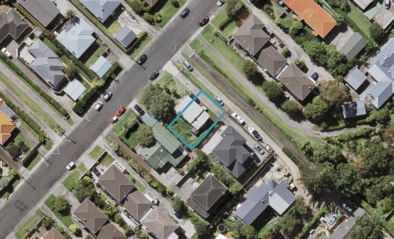 2/18 Gordon Avenue, Milford, Auckland - Carousel 1