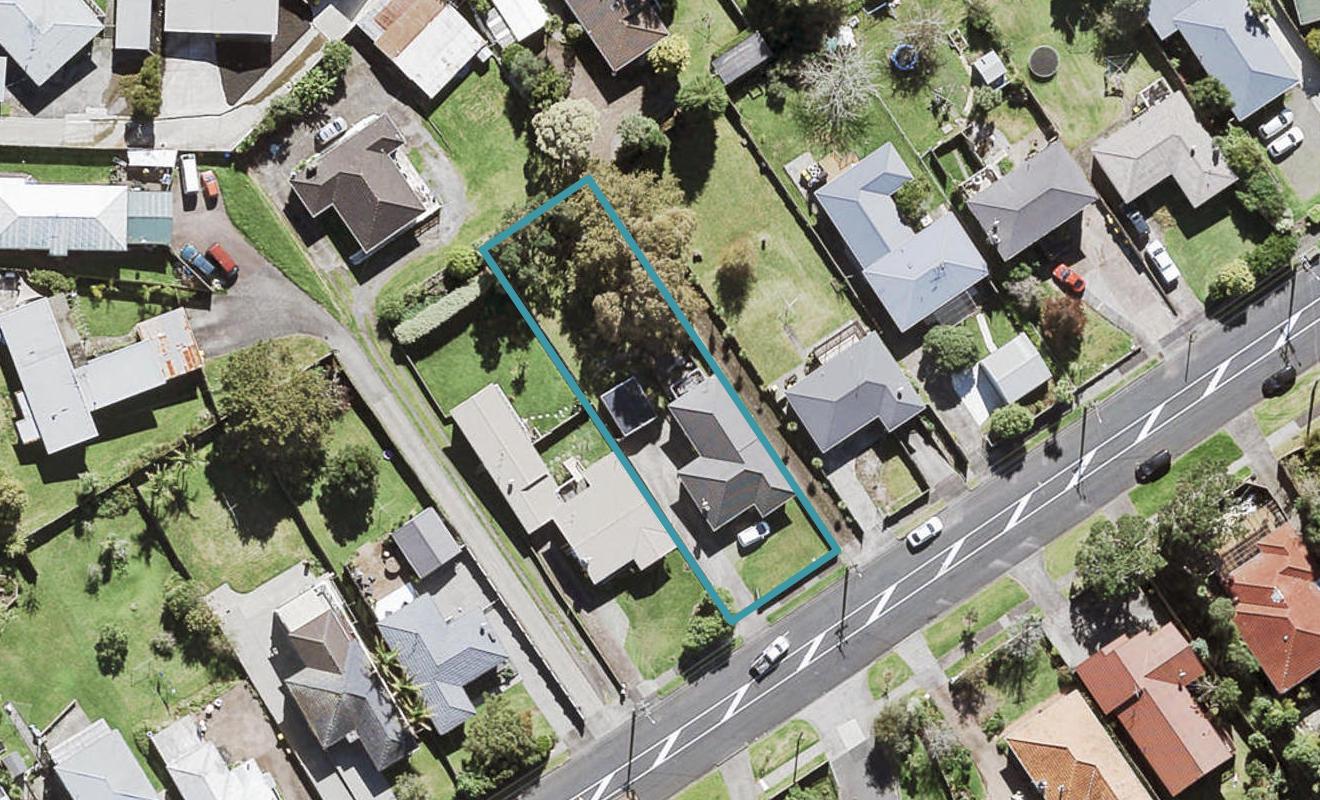 37 Golf Road, New Lynn, Auckland - Carousel 1