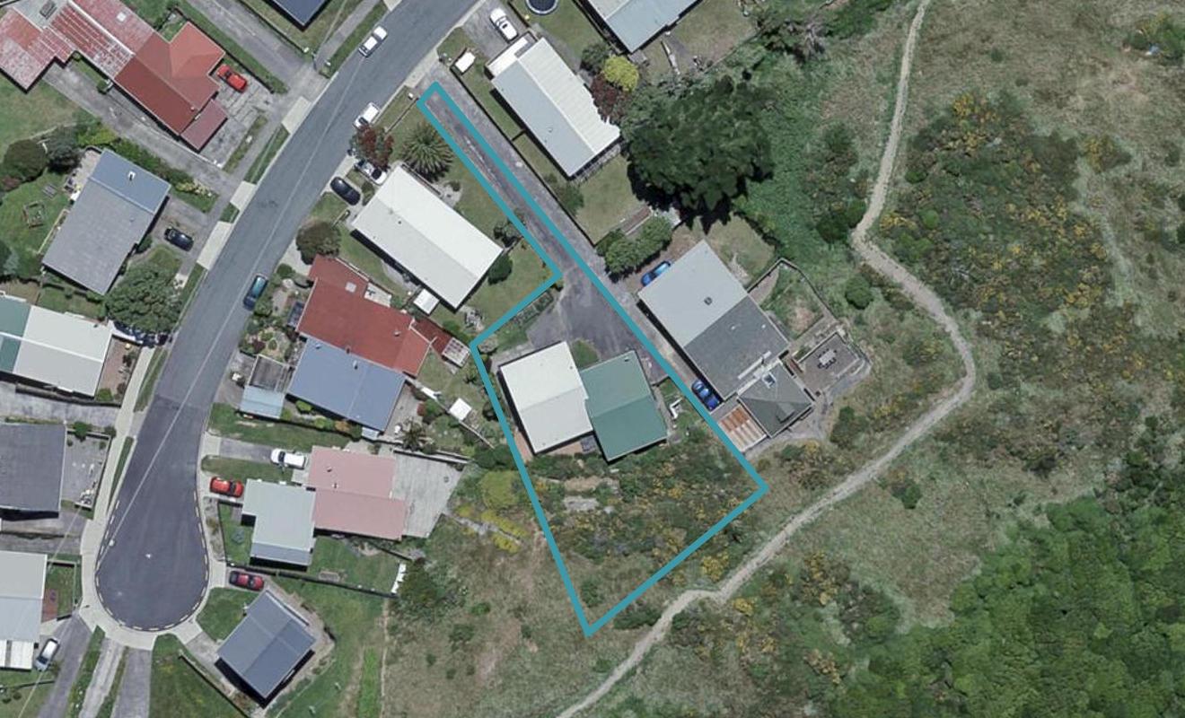 35B Edgecombe Street, Newlands, Wellington - Carousel 1