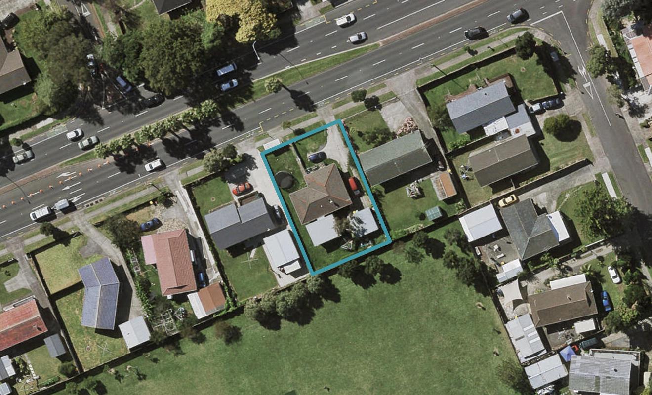 77 Te Irirangi Drive, Clover Park, Auckland - Carousel 1