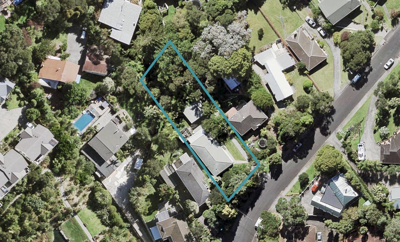 117 Cliff View Drive, Green Bay, Auckland - Carousel 1
