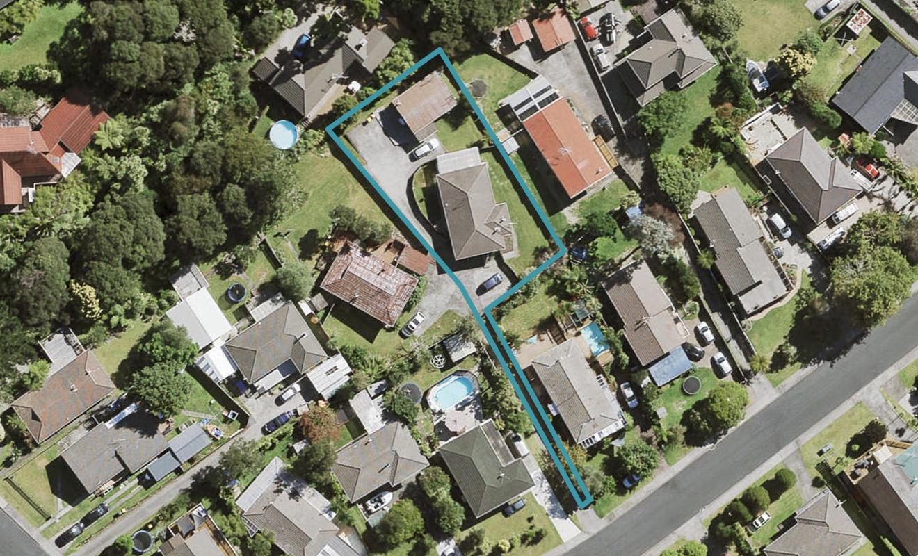 31 Staincross Street, Green Bay, Auckland - Carousel 1