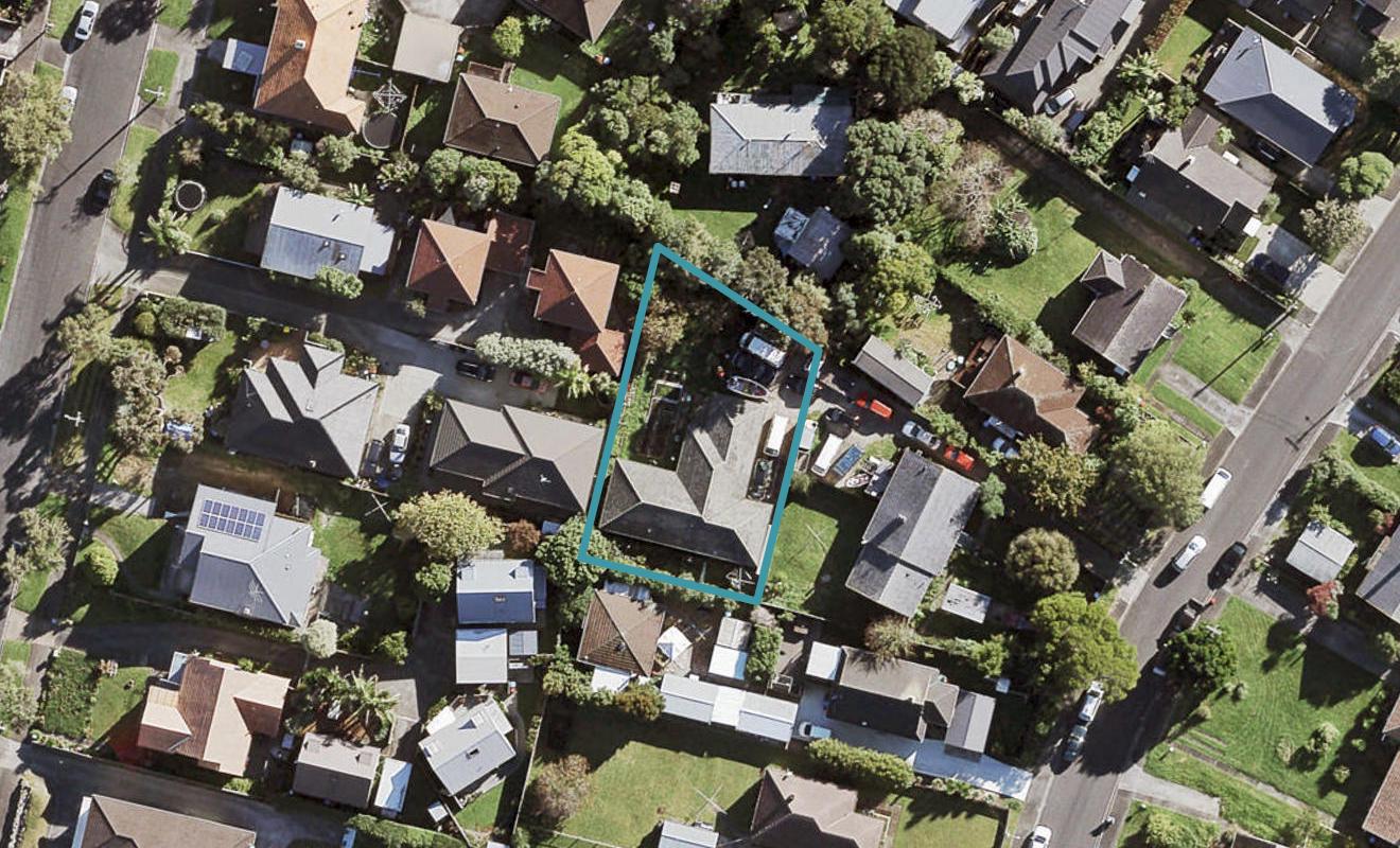 9 Tutuki Street, Waterview, Auckland - Carousel 1