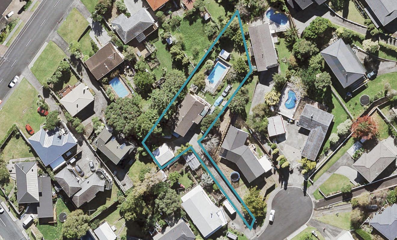 9 Glenroy Place, Green Bay, Auckland - Carousel 1