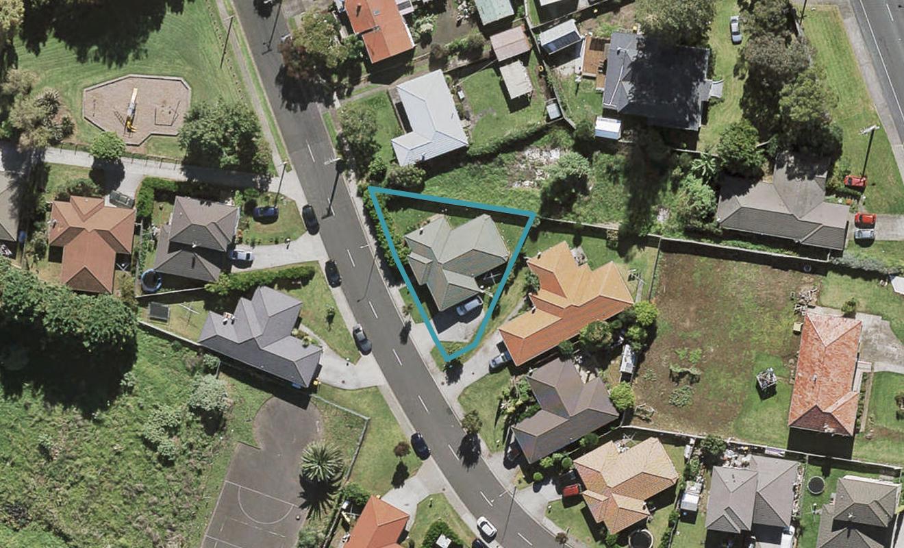 21 Kamaka Road, Mangere Bridge, Auckland - Carousel 1