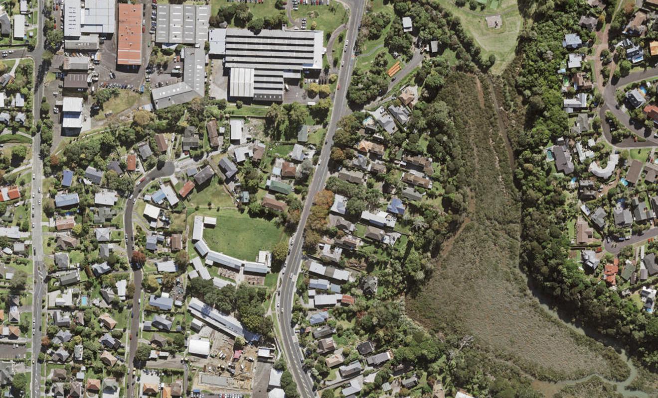 31 Lake Road, Northcote, Auckland - Carousel 1