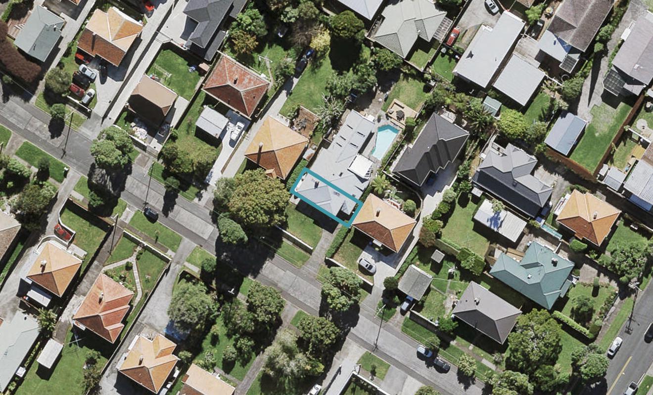2/18 Tyburnia Avenue, Mount Albert, Auckland - Carousel 1