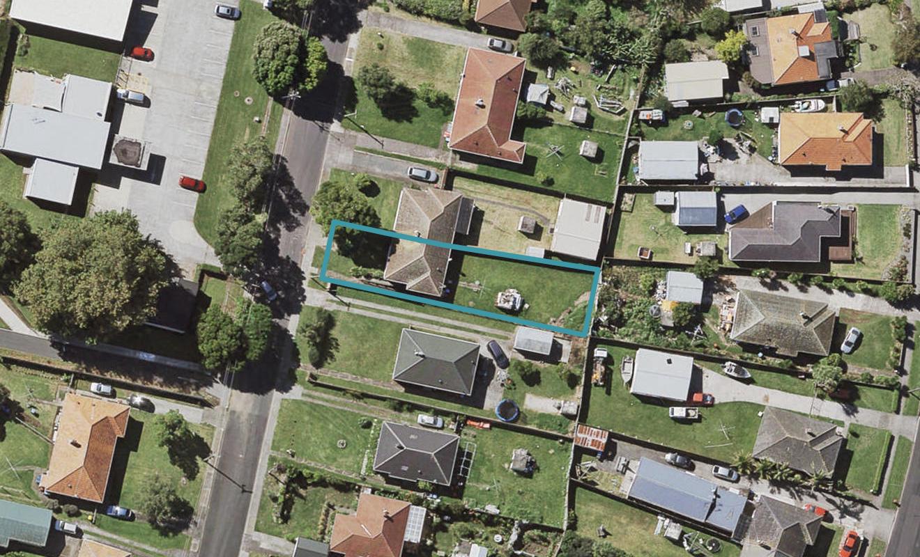 16 Benghazi Road, Panmure, Auckland - Carousel 1