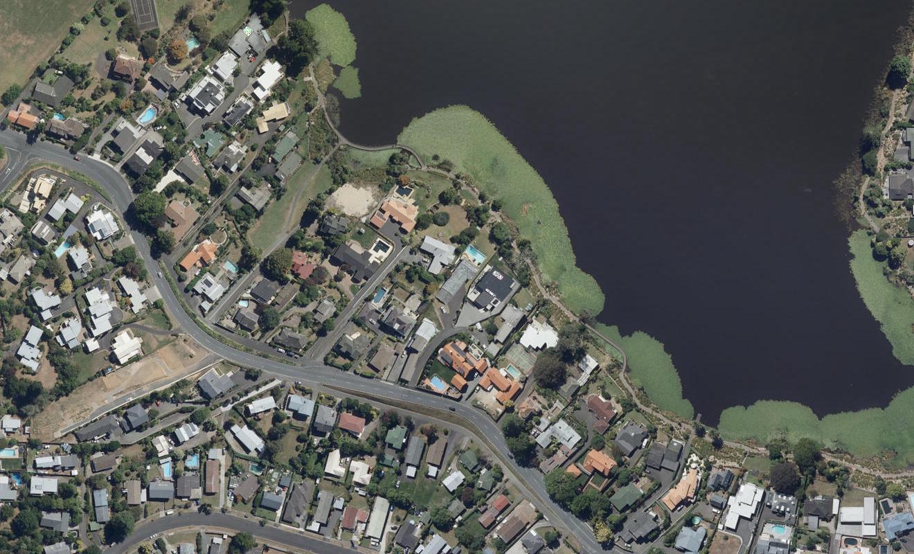 98 Lake Crescent, Hamilton Lake, Hamilton - Carousel 1