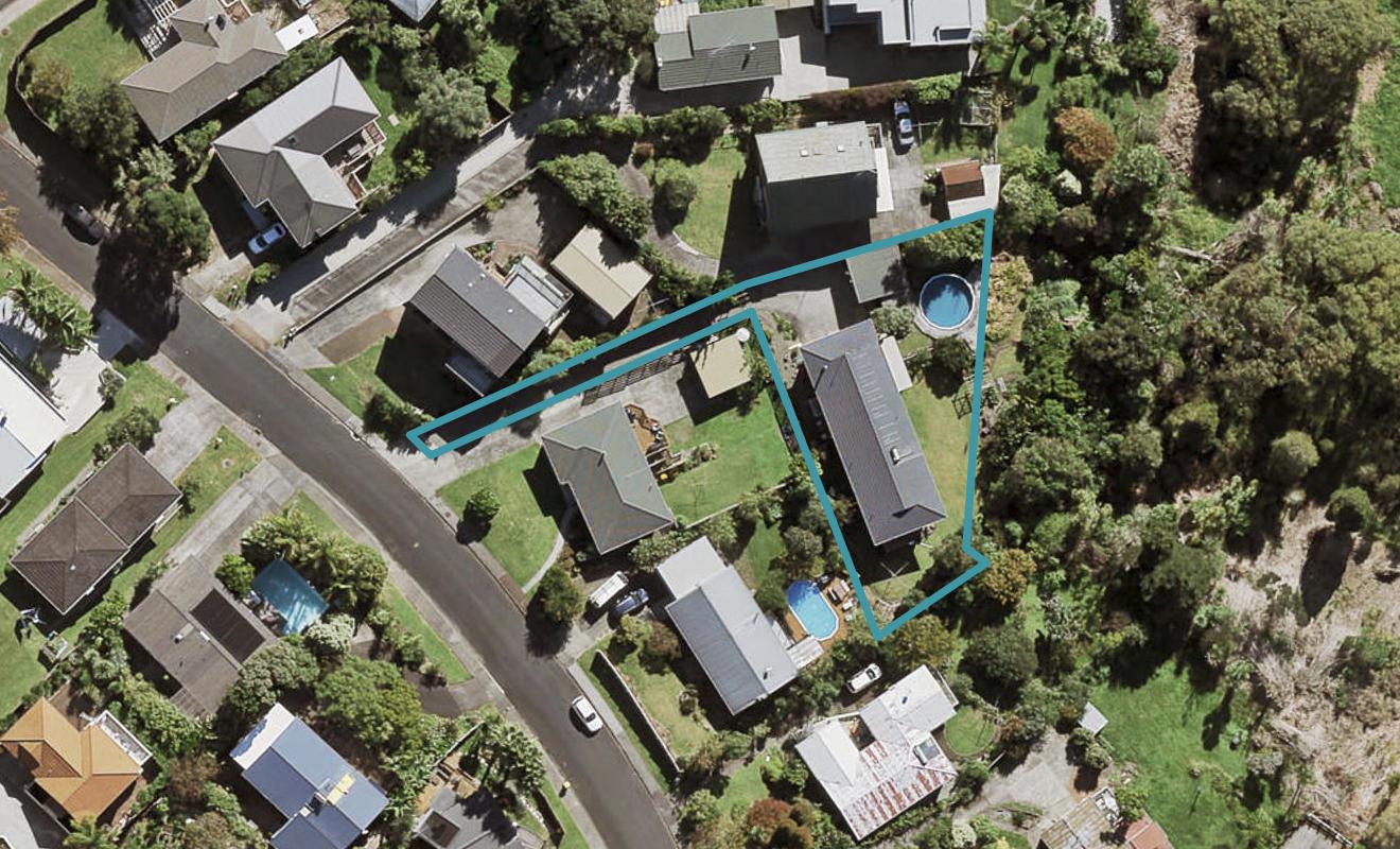 32 Deuxberry Avenue, Northcote, Auckland - Carousel 1