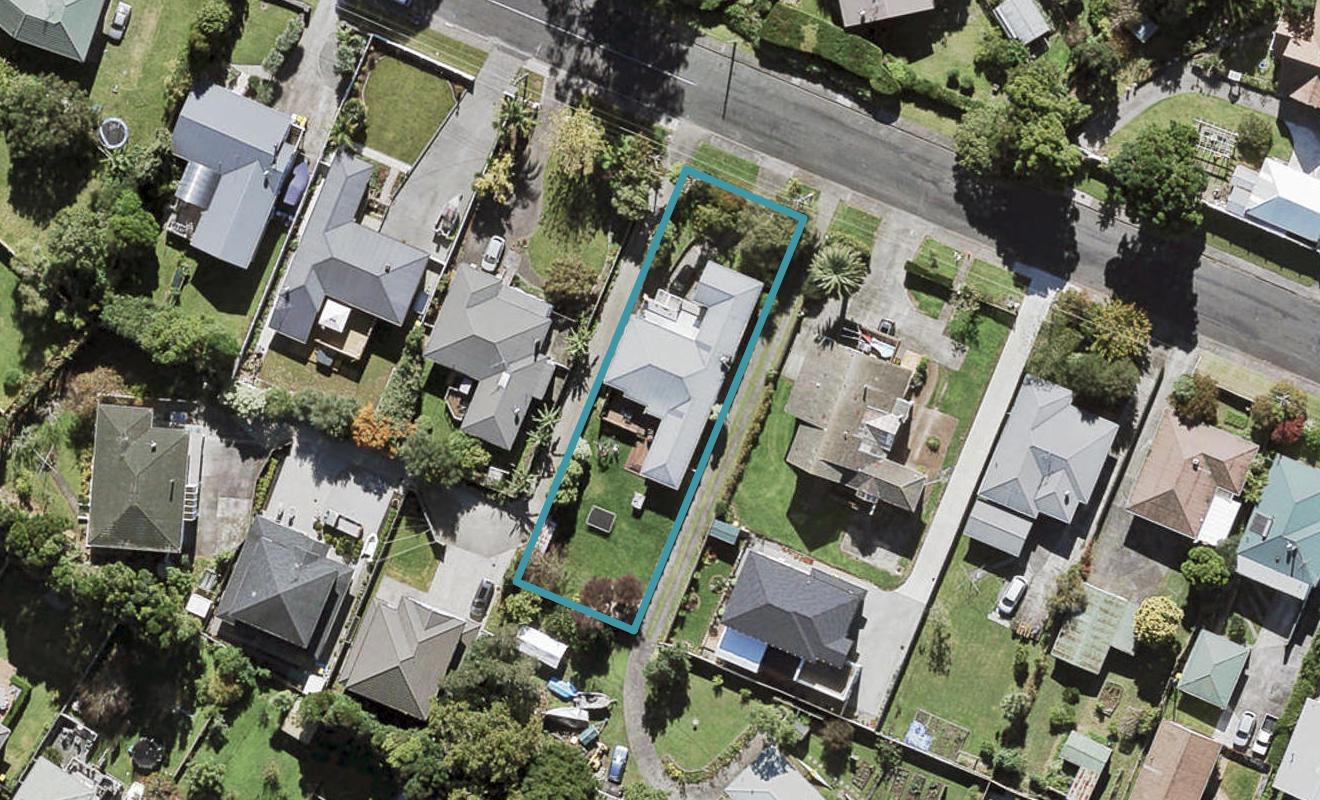 10 Bridge Avenue, Te Atatu South, Auckland - Carousel 1