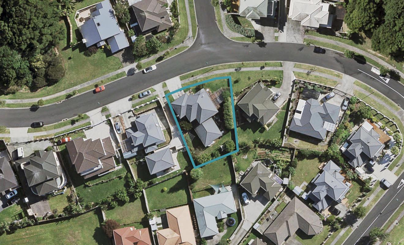 8 Fairchild Avenue, Goodwood Heights, Auckland - Carousel 1
