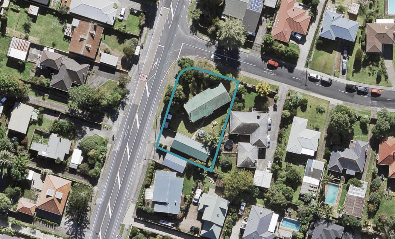 1 Tiroroa Avenue, Te Atatu South, Auckland - Carousel 1