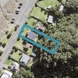 11 Marine Parade South, Piha