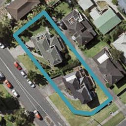 2/140 Sunset Road, Unsworth Heights, Auckland