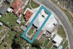218 Marine Parade, Bluff, Bluff