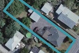 225 High Street North, Carterton