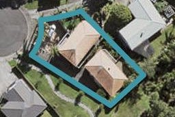 2/22 Grenadine Place, Unsworth Heights, Auckland