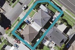 1/2 Birman Close, Half Moon Bay, Auckland