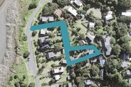 135 Marine Parade North, Piha