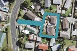 2/15 Larissa Avenue, Henderson, Auckland