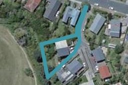 15B Colchester Crescent, Newlands, Wellington