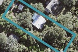13 Glenesk Road, Piha, New Lynn