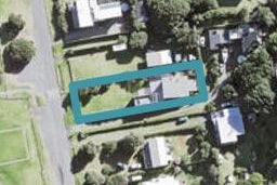 103 Marine Parade North, Piha