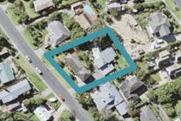 2/1 Seaton Road, Murrays Bay, Auckland