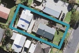 2/8 Cobham Crescent, Kelston, Auckland