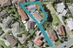 2/21 Gwenand Place, Botany Downs, Auckland
