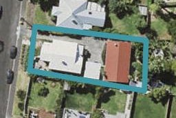2/2 Cautley Street, Stanley Point, Auckland