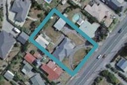 402 High Street South, Carterton