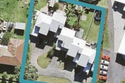 2/102 Halsey Drive, Mount Roskill, Auckland
