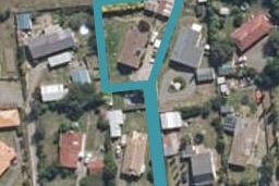 16B Flower Street, Bulls