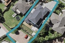 18 Baulcomb Parade, Windsor Park, Auckland