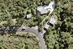 100 Piha Road, Piha