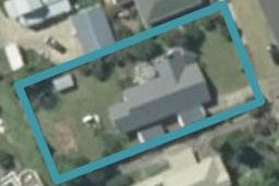215 Augustus Street South, Thames