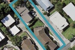 2/124 Sunset Road, Unsworth Heights, Auckland