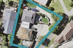 2/21 Charles Dickens Drive, Mellons Bay, Auckland